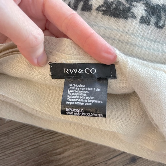 RW&Co Scarf - Picture 4 of 6